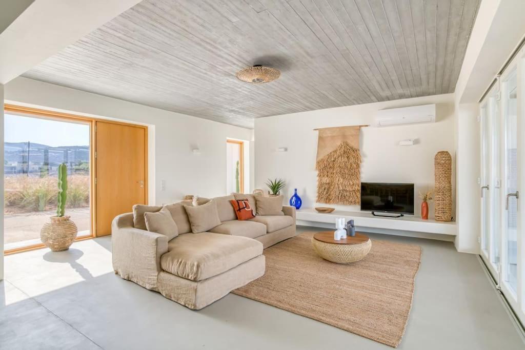 Villa Lampsi - Spacious & Modern Isterni  المظهر الخارجي الصورة