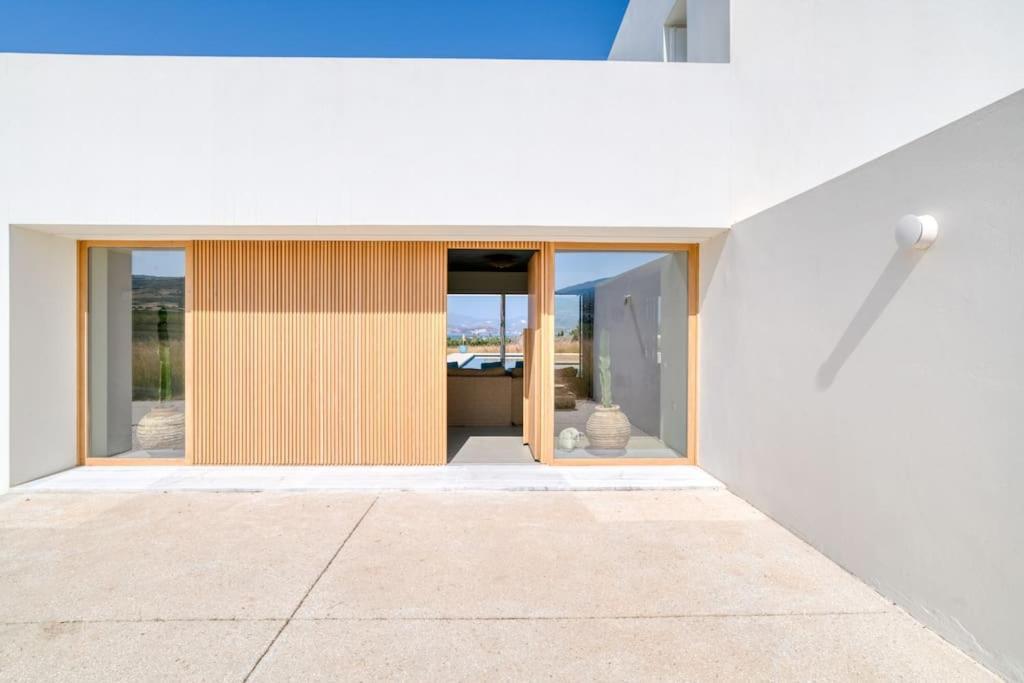 Villa Lampsi - Spacious & Modern Isterni  المظهر الخارجي الصورة
