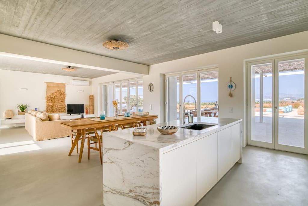 Villa Lampsi - Spacious & Modern Isterni  المظهر الخارجي الصورة