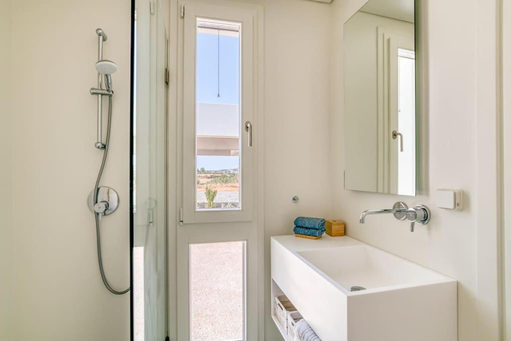 Villa Lampsi - Spacious & Modern Isterni  المظهر الخارجي الصورة