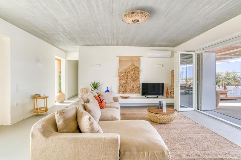 Villa Lampsi - Spacious & Modern Isterni  المظهر الخارجي الصورة