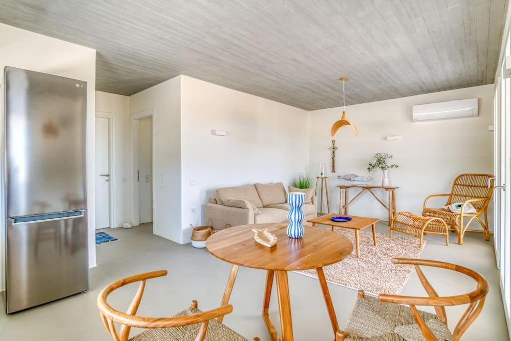 Villa Lampsi - Spacious & Modern Isterni  المظهر الخارجي الصورة