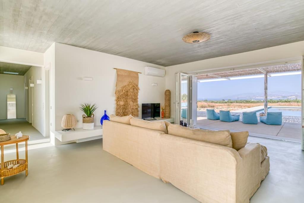 Villa Lampsi - Spacious & Modern Isterni  المظهر الخارجي الصورة