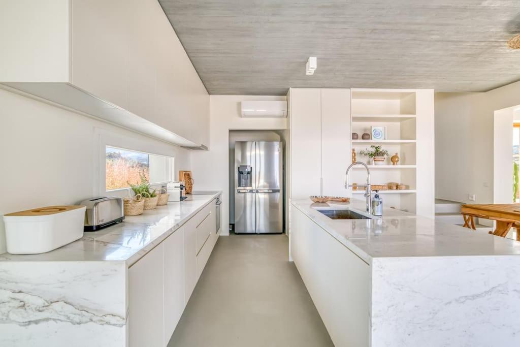 Villa Lampsi - Spacious & Modern Isterni  المظهر الخارجي الصورة