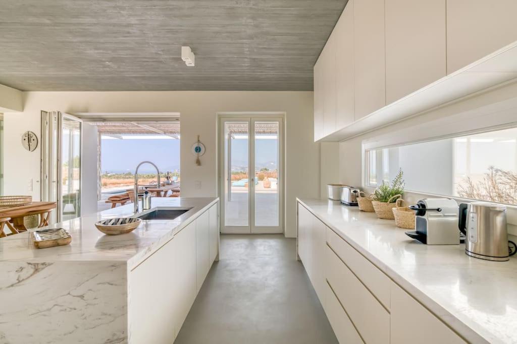 Villa Lampsi - Spacious & Modern Isterni  المظهر الخارجي الصورة