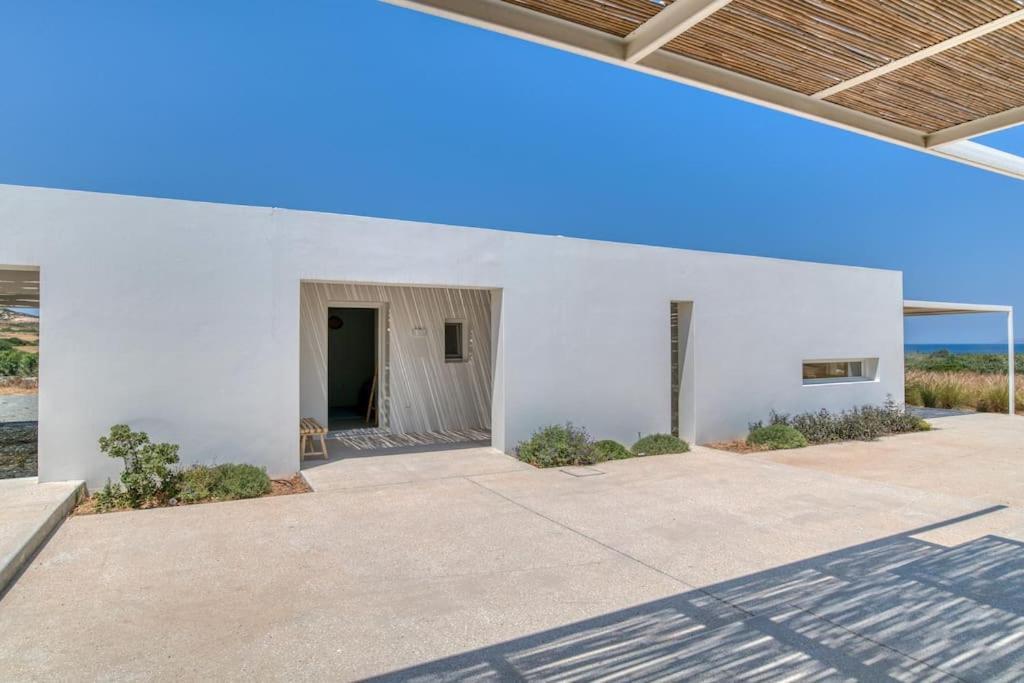 Villa Lampsi - Spacious & Modern Isterni  المظهر الخارجي الصورة